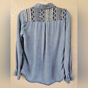 🔸️5 FOR $25 Light Blue Denim Button-Up Shirt With Western Aztec Accent Print